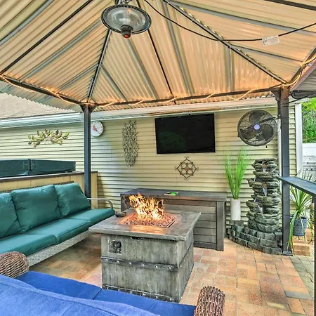 Pet-Friendly Taylor Home With Backyard Oasis!